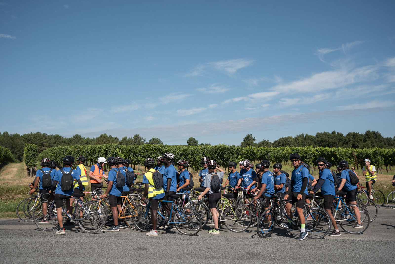 A platoon of refugees and volunteers awaits the rest of the group on a country road during the Reborn Trip cycling tour of France in the Nouvelle-Aquitaine region on August 8, 2024. Un peloton de refugies et de benevoles attend le reste du groupe sur une route de campagne pendant la traversee de la France a velo de Reborn Trip en Nouvelle-Aquitaine le 8 aout 2024.