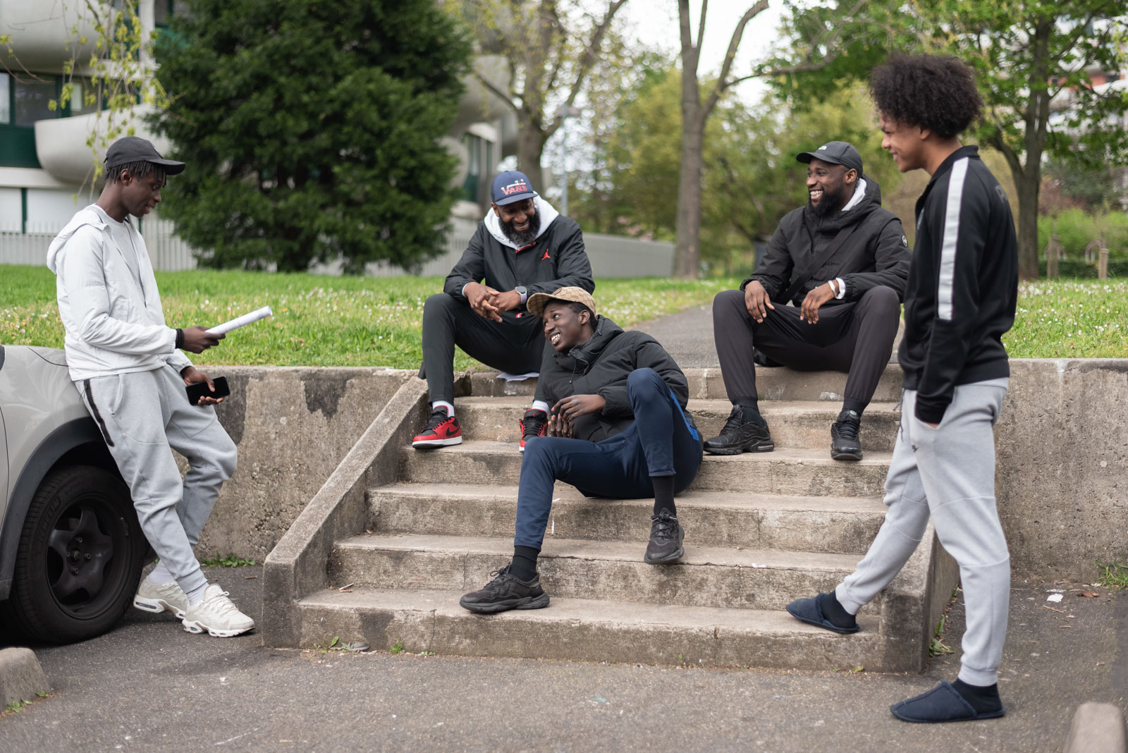 The group of young guides living in the Palais district in Creteil sitting on stairs where they used to meet in 2023.Le groupe de jeunes guides habitants dans le quartier du Palais a Creteil assis sur des marches d escaliers ou ils ont l habitude de se retrouver en 2023.